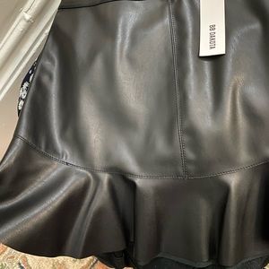 Black leather mini skirt! Size 6 NWT
